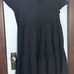 Casual Black Short-Sleeve Tiered V-Neck Dress